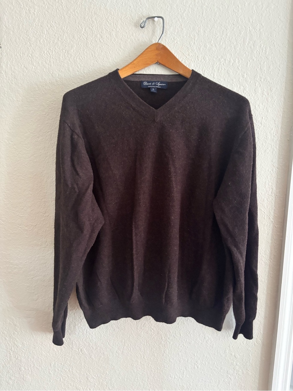 Davis & Squire- Merino Wool- Men's V-Neck Sweater - Brown- XL